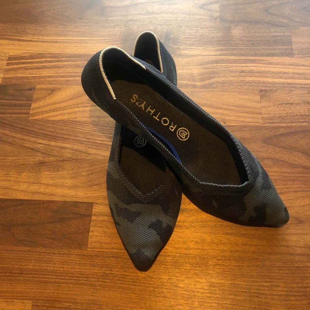 Rothys The Point Dark Camo Flats with White Halo